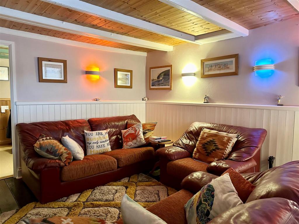 Living Room 2.jpg