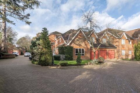 Heathbourne Road, Bushey, WD23