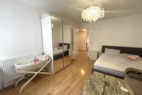 1 bedroom ground floor flat for sale, Gainsborough Road, Hayes, UB4 8NZ