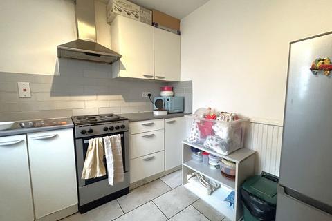 1 bedroom ground floor flat for sale, Gainsborough Road, Hayes, UB4 8NZ