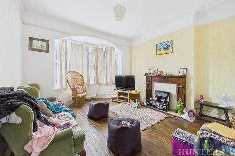 3 bedroom end of terrace house for sale, Asquith Avenue, Scarborough