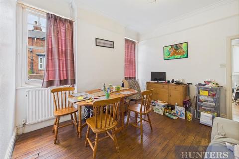 3 bedroom end of terrace house for sale, Asquith Avenue, Scarborough