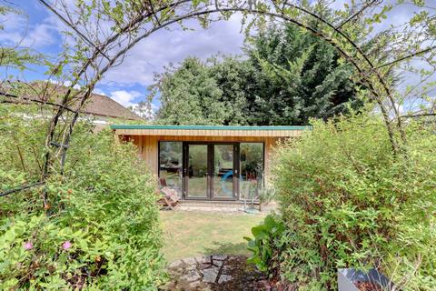 4 bedroom detached house for sale, Amersham Road, High Wycombe HP15