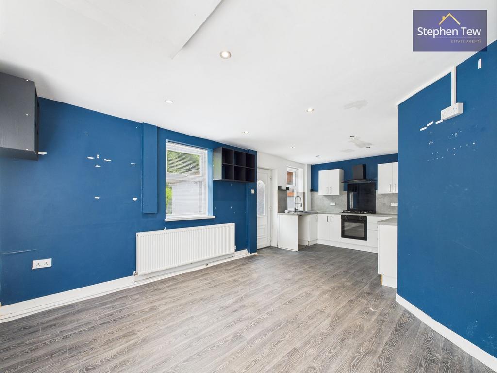 Kitchen/ Dining Room