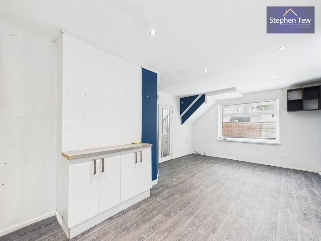 Kitchen/ Dining Room