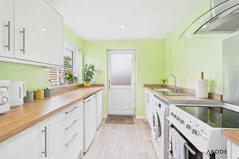 22 Bladon View, Stretton, Burton-on-trent, DE13 0JE