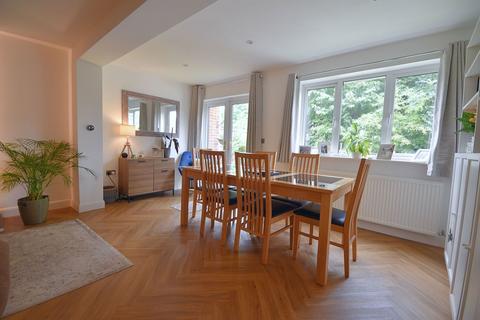 26 Burton Close, Carlton, Nottingham, NG4 3GT