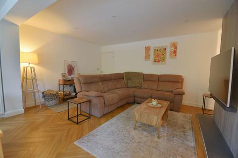 26 Burton Close, Carlton, Nottingham, NG4 3GT