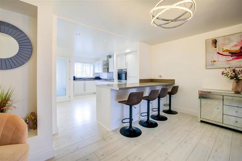 2 Alwin Grove, Dinnington, Newcastle Upon Tyne, NE13 7FF
