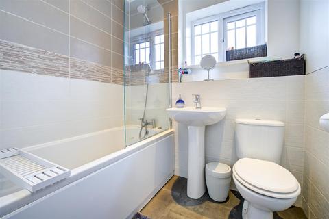 2 Alwin Grove, Dinnington, Newcastle Upon Tyne, NE13 7FF