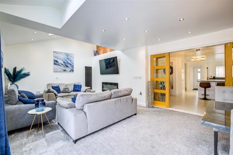 2 Alwin Grove, Dinnington, Newcastle Upon Tyne, NE13 7FF