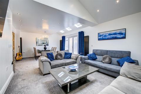 2 Alwin Grove, Dinnington, Newcastle Upon Tyne, NE13 7FF