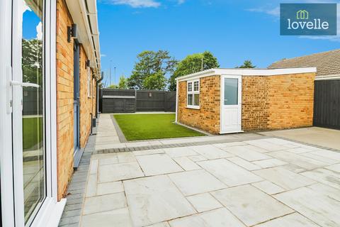 3 bedroom detached bungalow for sale, Beaumonde, Holton-le-Clay DN36