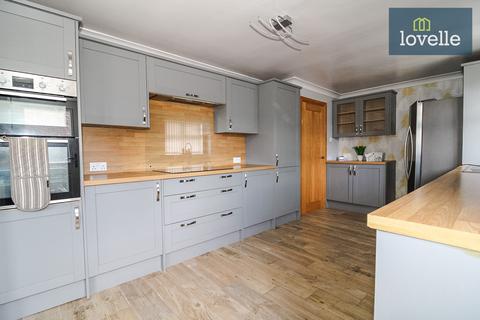 3 bedroom detached bungalow for sale, Beaumonde, Holton-le-Clay DN36