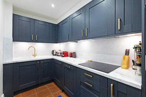 2 bedroom flat for sale, Crookham Road, Fulham, London