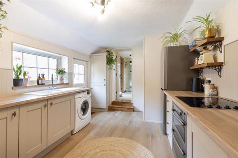 4 bedroom detached house for sale, Beccles Road, Norwich NR14