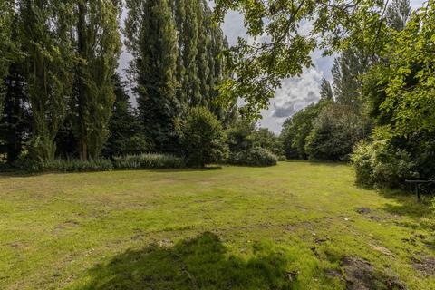 4 bedroom detached house for sale, Beccles Road, Norwich NR14