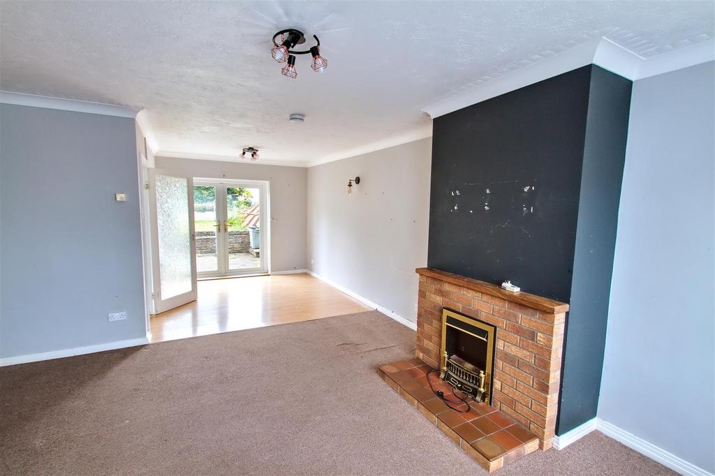 Lounge/Dining Area