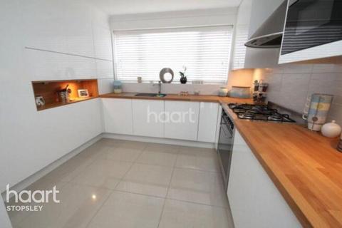 3 Horsham Close, Luton, LU2 8JH