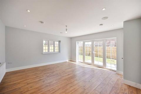 11 Bishop Close, High Halden, Ashford, TN26 3BH