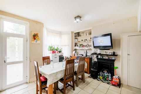 3 bedroom terraced house for sale, Grove Park Avenue, Chingford