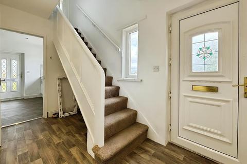 3 bedroom end of terrace house for sale, West Royd Drive, Shipley BD18