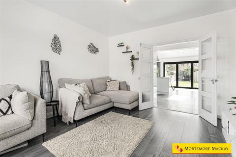 31 Sandringham Close, Enfield, EN1 3JJ