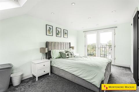 31 Sandringham Close, Enfield, EN1 3JJ