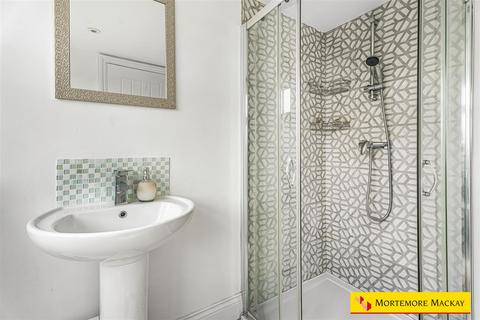 31 Sandringham Close, Enfield, EN1 3JJ