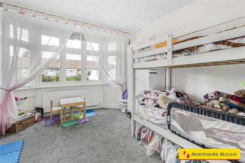31 Sandringham Close, Enfield, EN1 3JJ