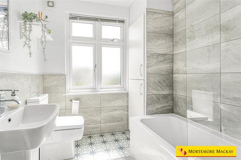 31 Sandringham Close, Enfield, EN1 3JJ