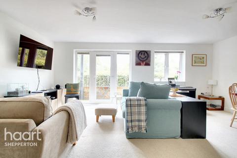 2 bedroom apartment for sale, Fairwater Drive, Shepperton