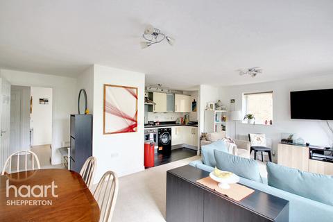 2 bedroom apartment for sale, Fairwater Drive, Shepperton