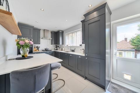 12 Thorndon Close, Orpington, BR5 2SJ