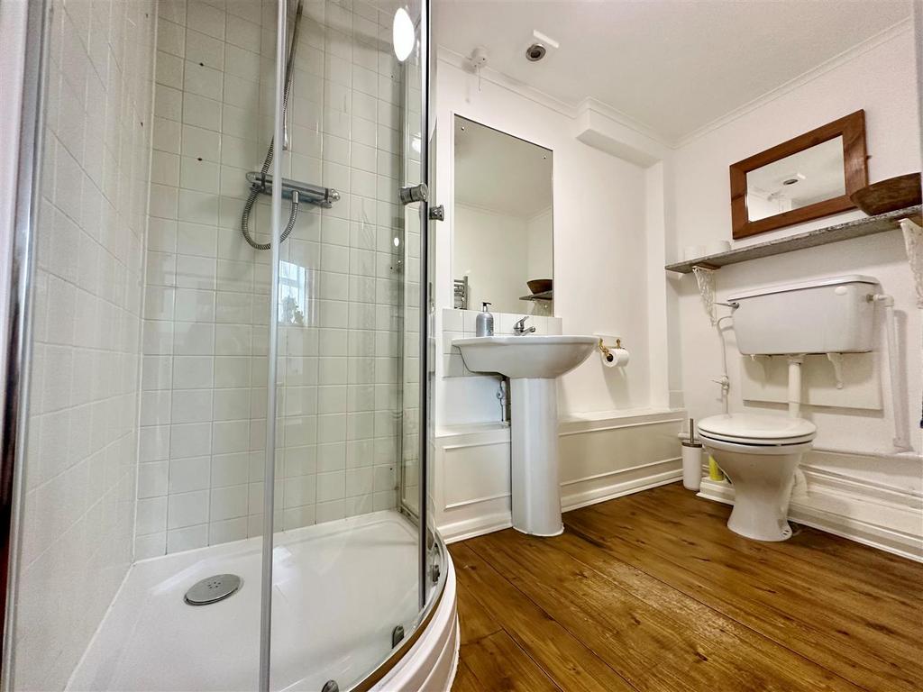 Annexe Shower Room.jpg