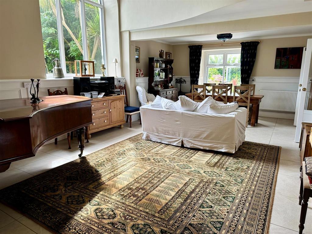 Reception Room 2.jpg