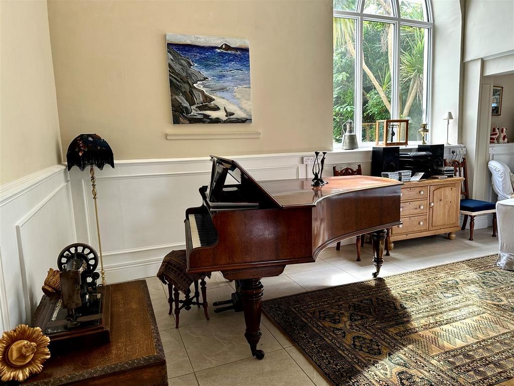 Reception Room 1.jpg