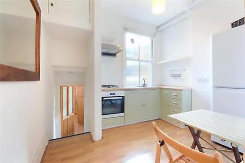 1 bedroom flat for sale, Lavender Hill, London SW11