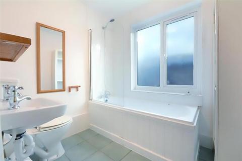 1 bedroom flat for sale, Lavender Hill, London SW11