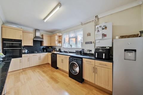 5 bedroom end of terrace house for sale, Northwick Road, Watford, Hertfordshire