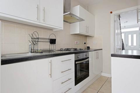 4 bedroom terraced house to rent, Portland Road, London, SE25