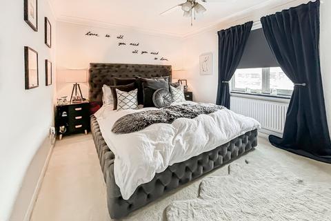 41 Sutton Field, Whitehill, Bordon, GU35 9BP