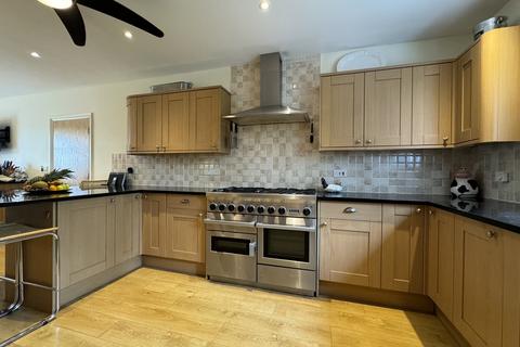 6 bedroom detached house to rent, Mawnan Smith