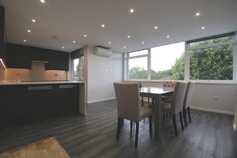 3 bedroom penthouse to rent, Brondesbury Park, London