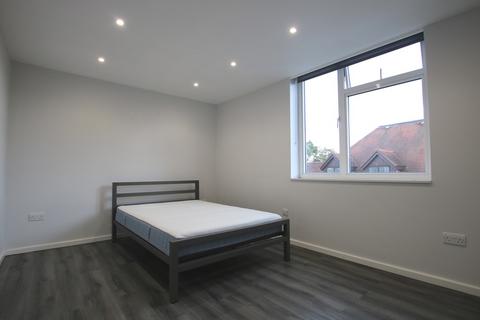 3 bedroom penthouse to rent, Brondesbury Park, London