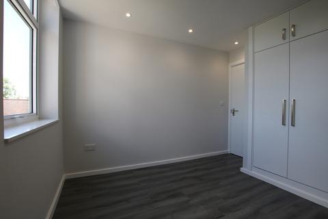 3 bedroom penthouse to rent, Brondesbury Park, London