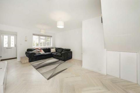7 Bryant Close, Barnet, EN5 2TG