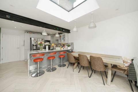7 Bryant Close, Barnet, EN5 2TG