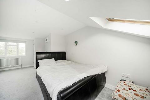 7 Bryant Close, Barnet, EN5 2TG