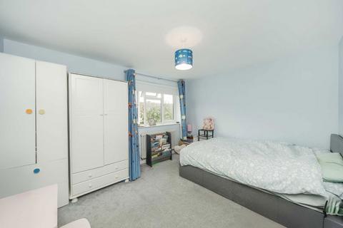 7 Bryant Close, Barnet, EN5 2TG